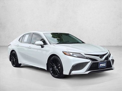 Used 2021 Toyota Camry XSE FWD image 4