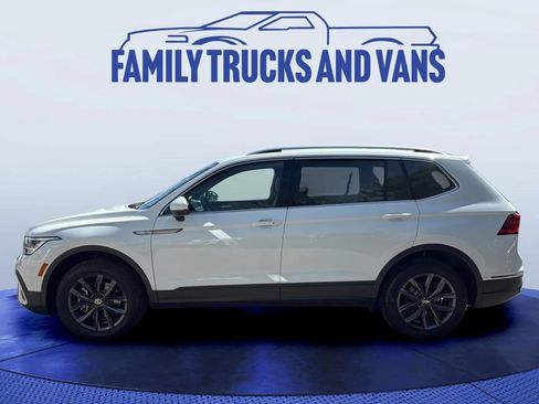 Used 2022 Volkswagen Tiguan SE AWD/4WD image 2