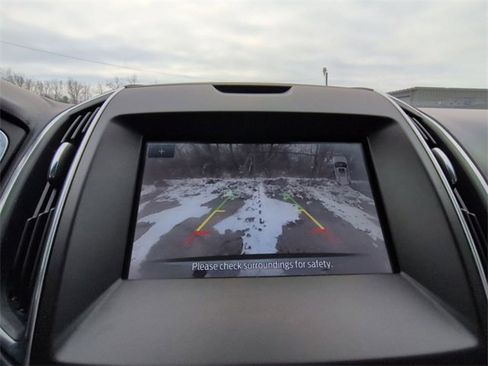 Used 2020 Ford Edge Titanium image 25