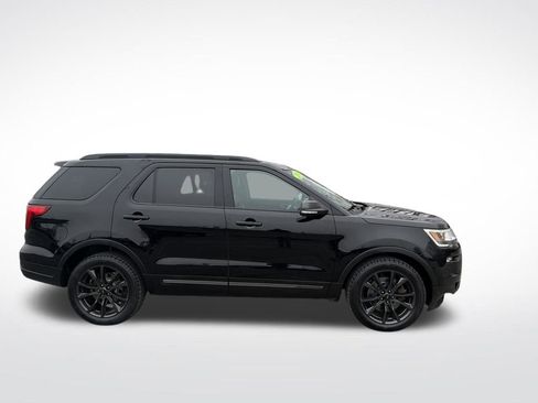 Used 2018 Ford Explorer XLT w/ Equipment Group 202A image 5