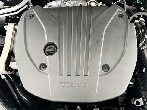 Used 2025 Volvo XC90 B5 Plus w/ Protection Package Premier image 30