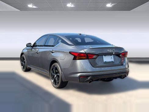 Used 2025 Nissan Altima 2.5 SR AWD/4WD image 3