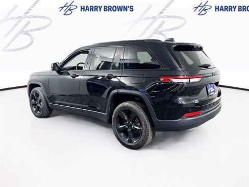 Used 2023 Jeep Grand Cherokee Limited w/ Luxury Tech Group II AWD/4WD image 31