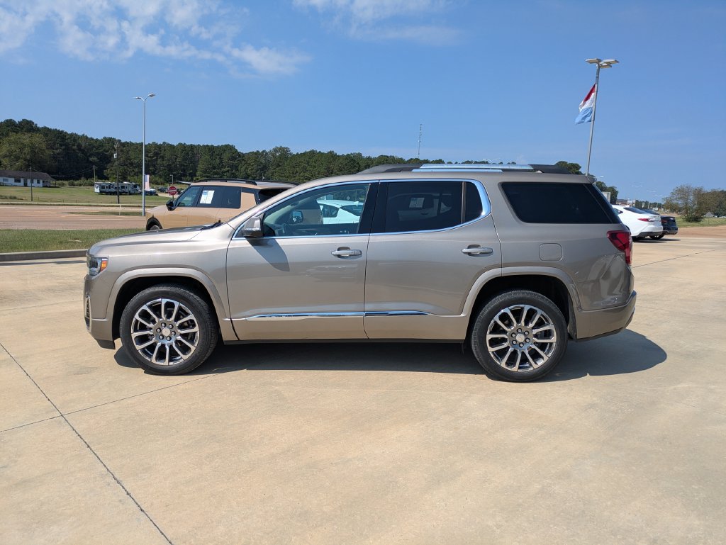 Used 2023 GMC Acadia Denali w/ Denali Ultimate Package FWD image 2