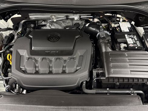 Used 2024 Volkswagen Tiguan SE image 34