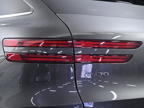 Used 2025 Genesis GV70 2.5T image 6