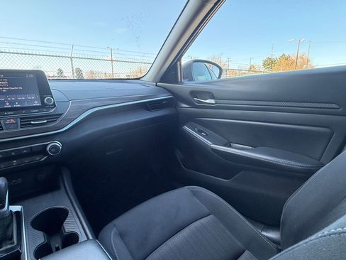 Used 2025 Nissan Altima 2.5 SV image 33