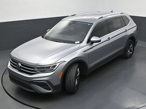Used 2024 Volkswagen Tiguan SE FWD image 34