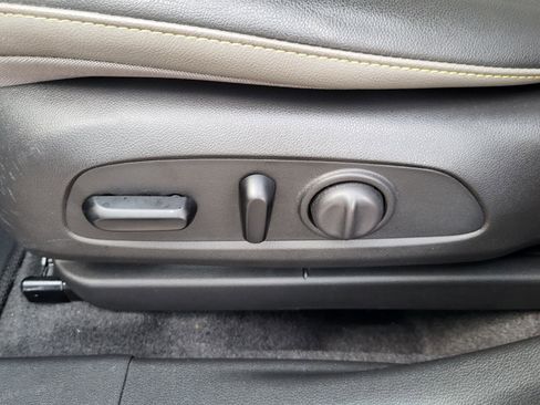 Used 2025 Chevrolet Trax ACTIV w/ Sunroof Package image 19