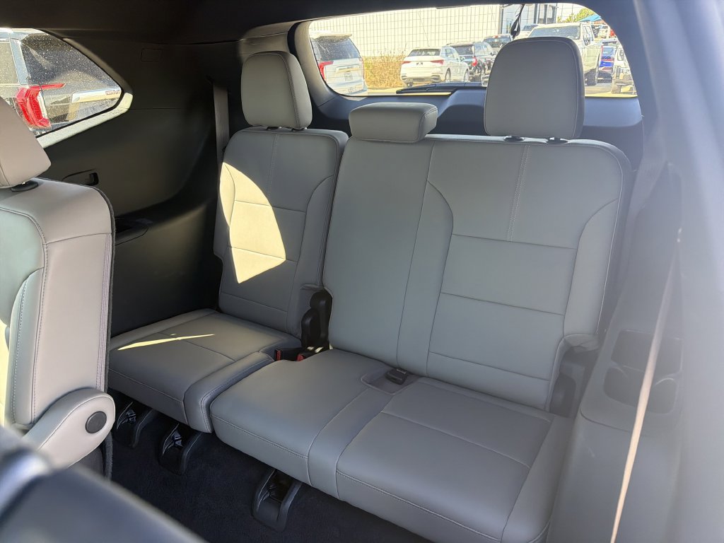 Used 2026 GMC Acadia Elevation w/ Elevation Premium Package FWD image 8