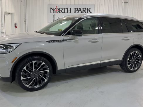 Used 2023 Lincoln Aviator Reserve w/ Equipment Group 201A image 6