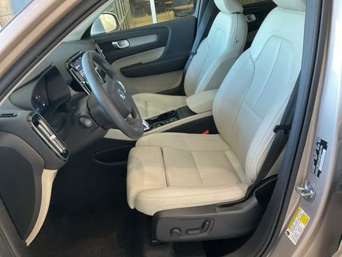 Used 2024 Volvo XC40 B5 Plus w/ Protection Package Premier image 4