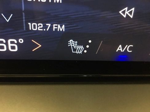 Used 2025 Chevrolet Traverse LT image 23