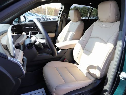 Used 2024 Cadillac XT4 Luxury w/ Cold Weather Package image 13