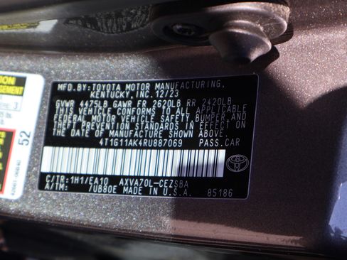 Used 2024 Toyota Camry SE image 40