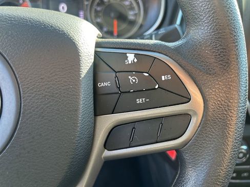 Used 2020 Jeep Cherokee Latitude image 24