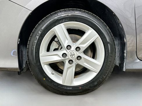 Used 2014 Toyota Camry SE w/ Leather Package FWD image 38