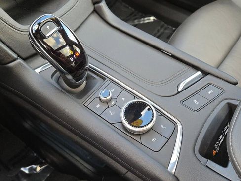 Used 2025 Cadillac XT6 Premium Luxury image 30