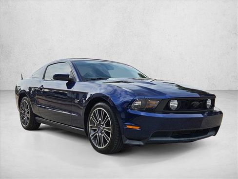 Used 2010 Ford Mustang GT Premium image 3