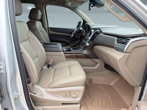 Used 2019 Chevrolet Suburban LT RWD image 28