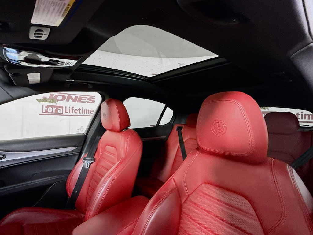 Used 2023 Alfa Romeo Stelvio Veloce AWD/4WD image 11