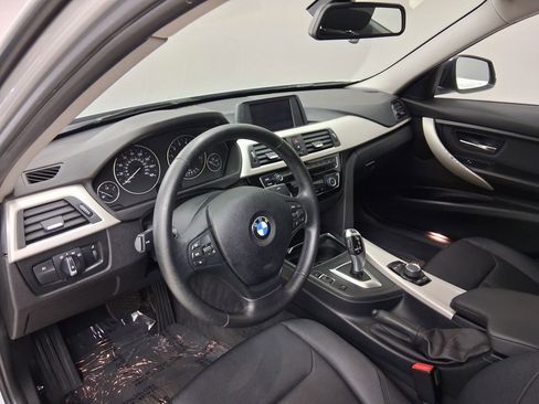 Used 2018 BMW 320i Sedan RWD image 2
