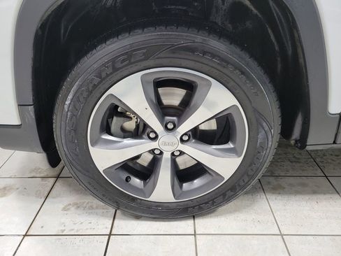 Used 2019 Jeep Cherokee Limited image 46