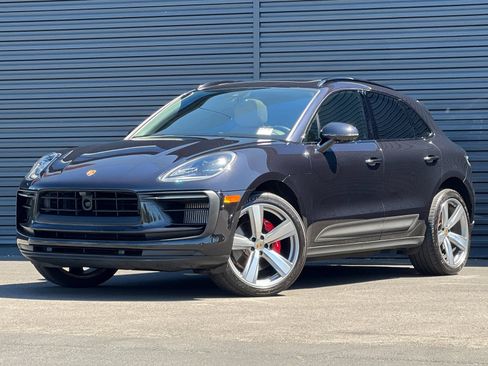 Certified 2024 Porsche Macan S AWD/4WD image 2