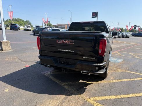 Used 2022 GMC Sierra 1500 Denali w/ Driver Alert Package II AWD/4WD image 3