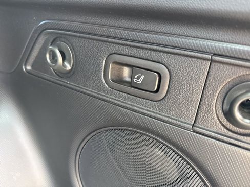 Used 2023 Subaru Forester Limited image 17