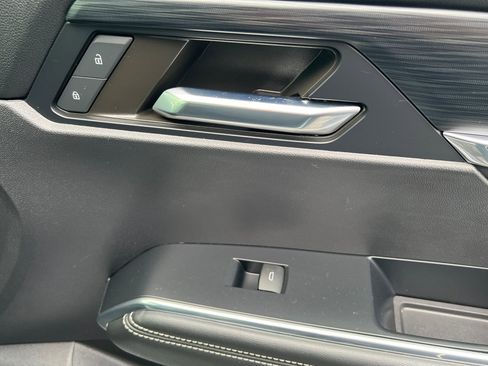 Used 2024 GMC Acadia Elevation image 19