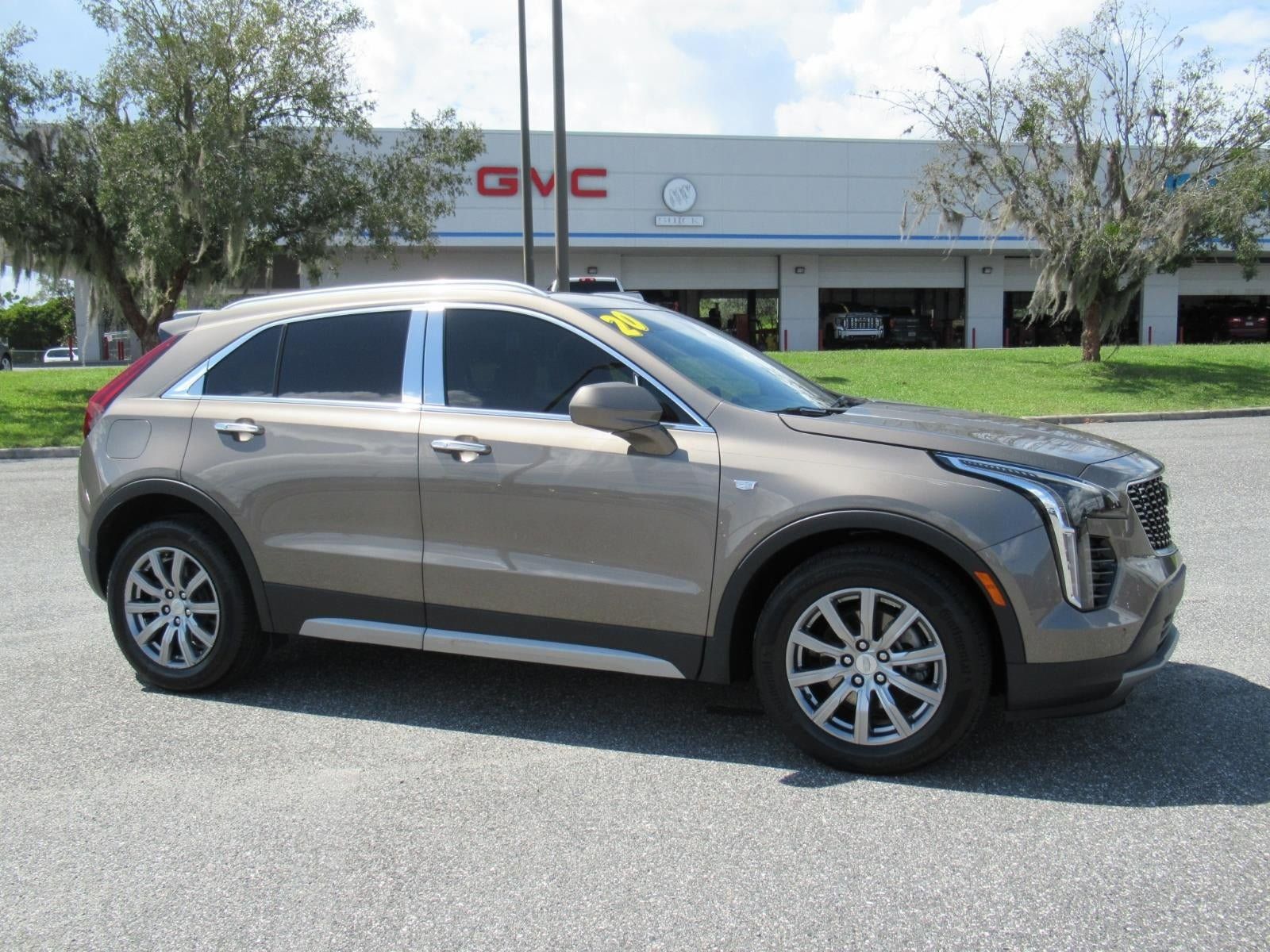 Used 2020 Cadillac XT4 Premium Luxury FWD image 2