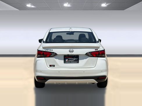 Used 2025 Nissan Versa SR FWD image 10