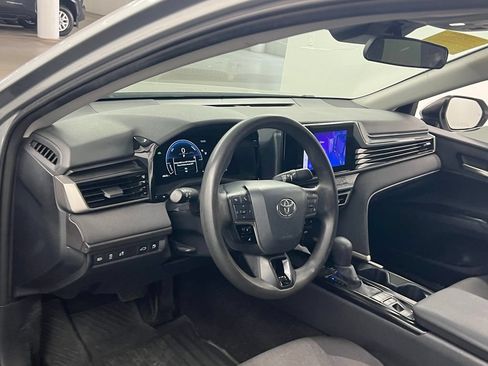 Used 2025 Toyota Camry LE FWD image 9