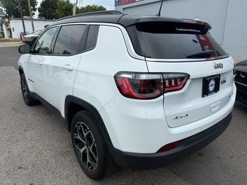 Used 2025 Jeep Compass Limited AWD/4WD image 3