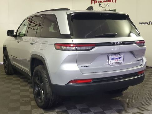Used 2025 Jeep Grand Cherokee Limited w/ Luxury Tech Group II AWD/4WD image 4