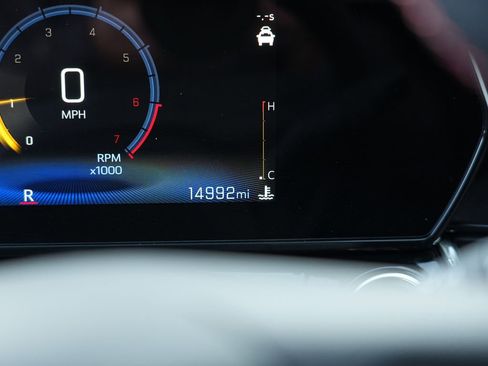 Used 2025 Chevrolet Trax RS w/ Sunroof Package image 37