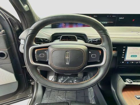 Used 2025 Lincoln Navigator Black Label AWD/4WD image 11