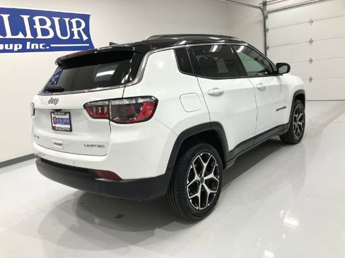 Used 2025 Jeep Compass Limited AWD/4WD image 17