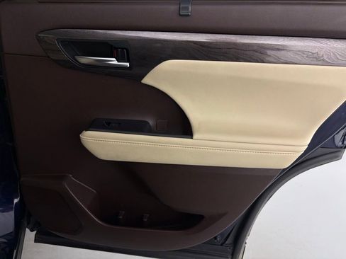 Used 2021 Toyota Highlander Limited image 44