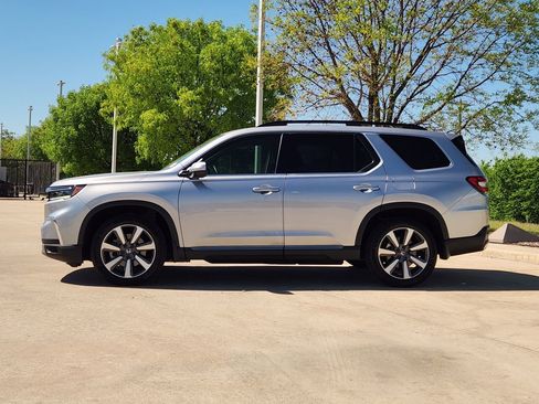Certified 2024 Honda Pilot Touring image 4
