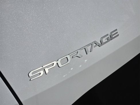 New 2026 Kia Sportage LX image 7