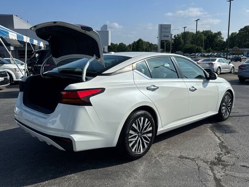 Used 2023 Nissan Altima 2.5 SV FWD image 17