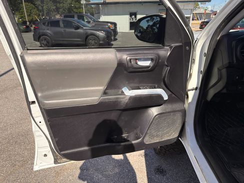 Used 2020 Toyota Tacoma SR RWD image 17