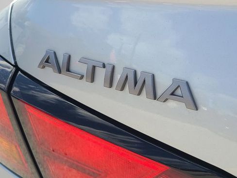 Used 2024 Nissan Altima 2.5 SV FWD image 9