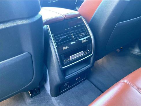 Used 2025 BMW X5 xDrive50e AWD/4WD image 36