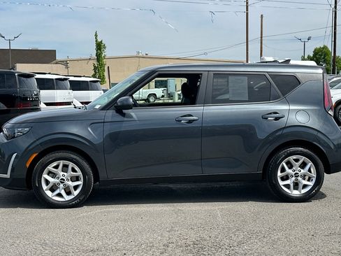 Used 2025 Kia Soul LX w/ LX Technology Package FWD image 8