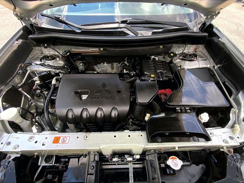 Used 2018 Mitsubishi Outlander SE FWD image 13