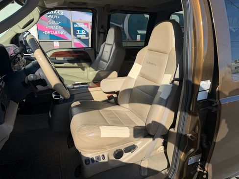 Used 2005 Ford F350 Lariat image 12