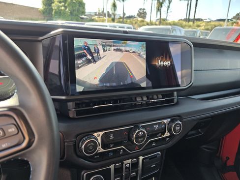 Used 2024 Jeep Wrangler Unlimited Rubicon 4xe image 15